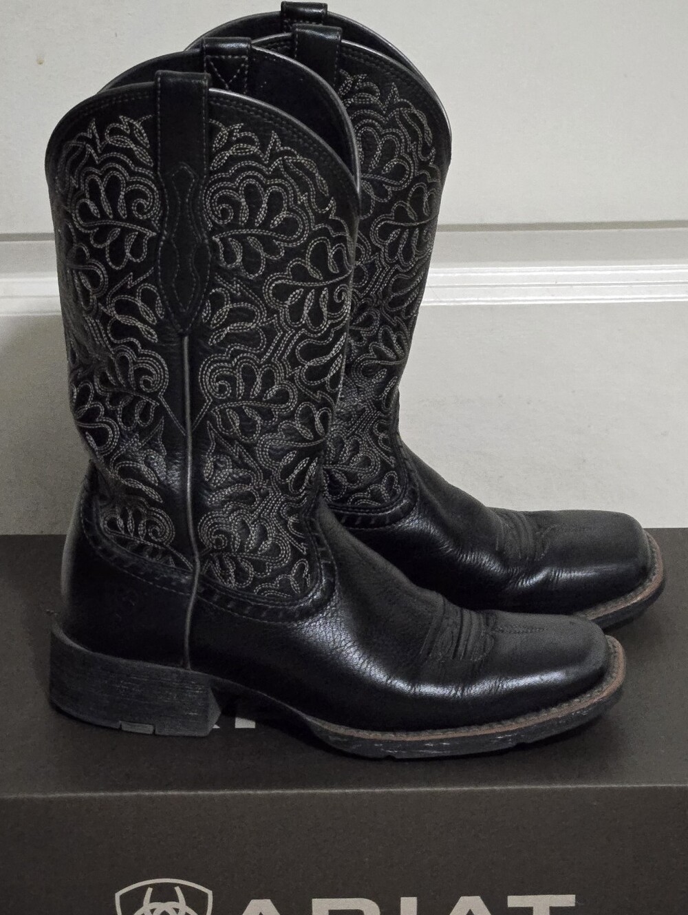 Ariat Round Up Remuda Black Leather Square Toe Western Cowboy Boots 6 B Box